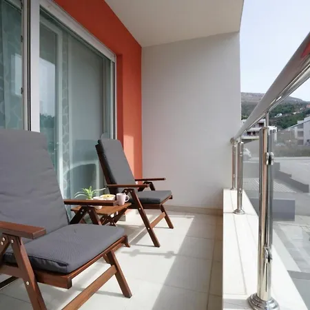 Apartment Perla - Modern And Cozy *