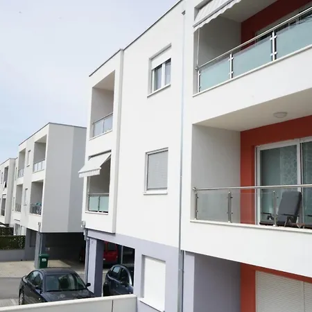 Apartment Perla - Modern And Cozy *