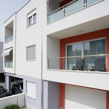 Apartment Perla - Modern And Cozy *